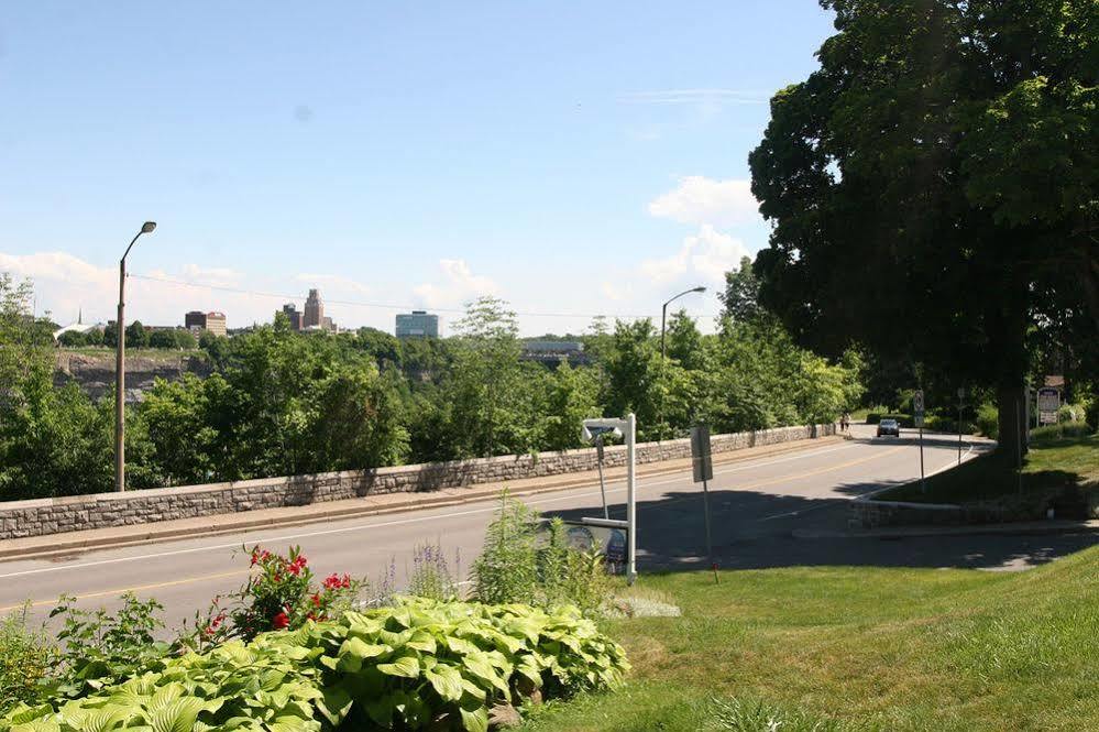Eastwood Tourist Holiday home Niagara Falls