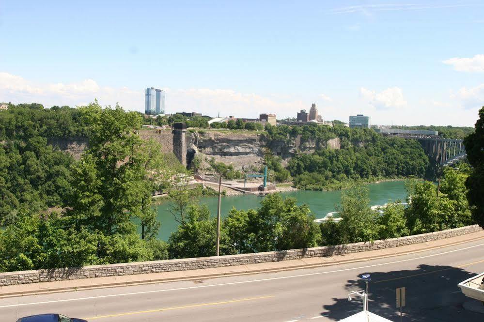 Eastwood Tourist * Niagara Falls