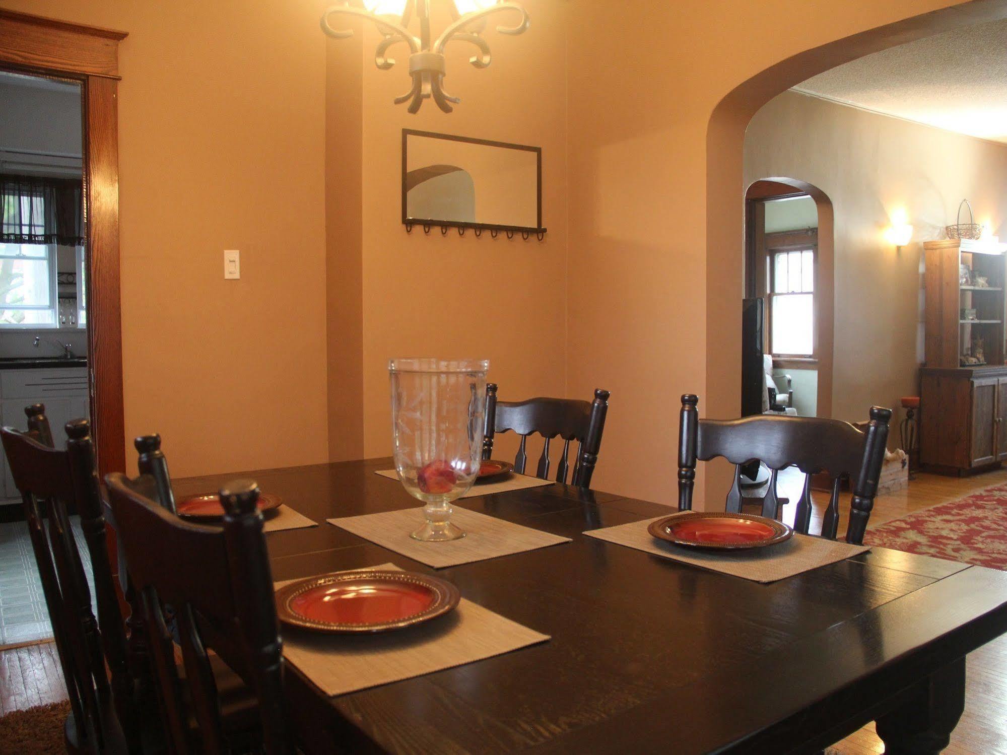 Eastwood Tourist Holiday home Niagara Falls